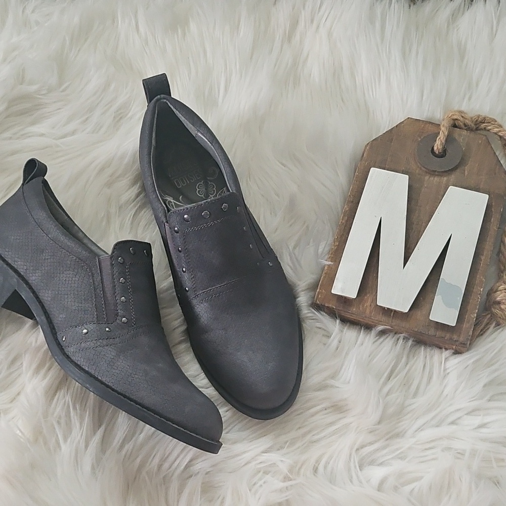 Mootsies Tootsies Dark Gray Faux Snakeskin Loafers with Silvertone Stud Detail